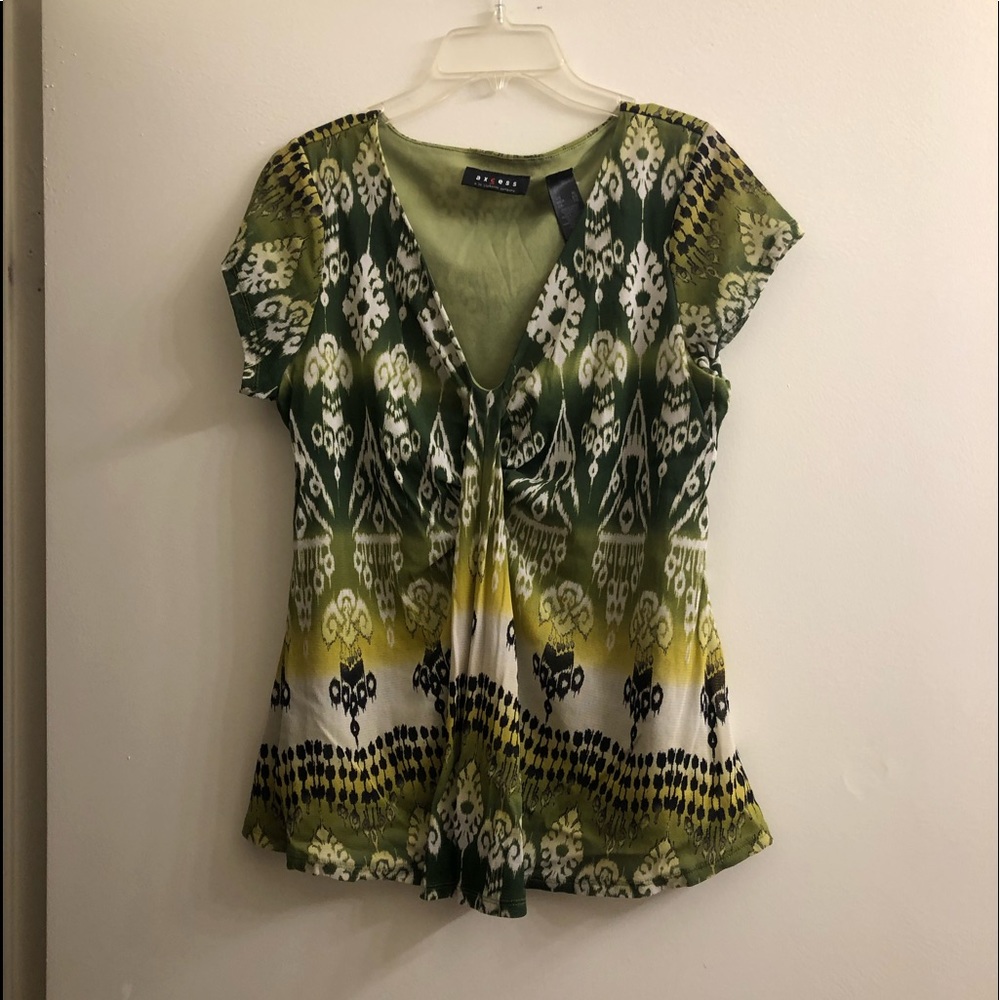 Woman’s XL green top